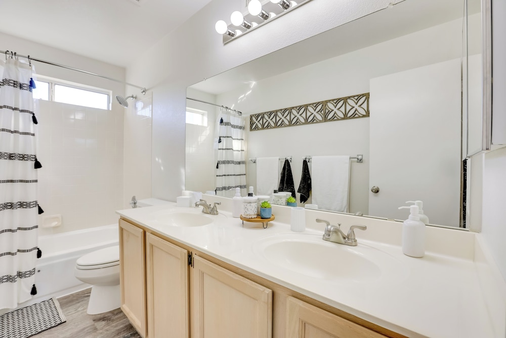 Centrally Located Cave Creek Retreat w/ Backyard