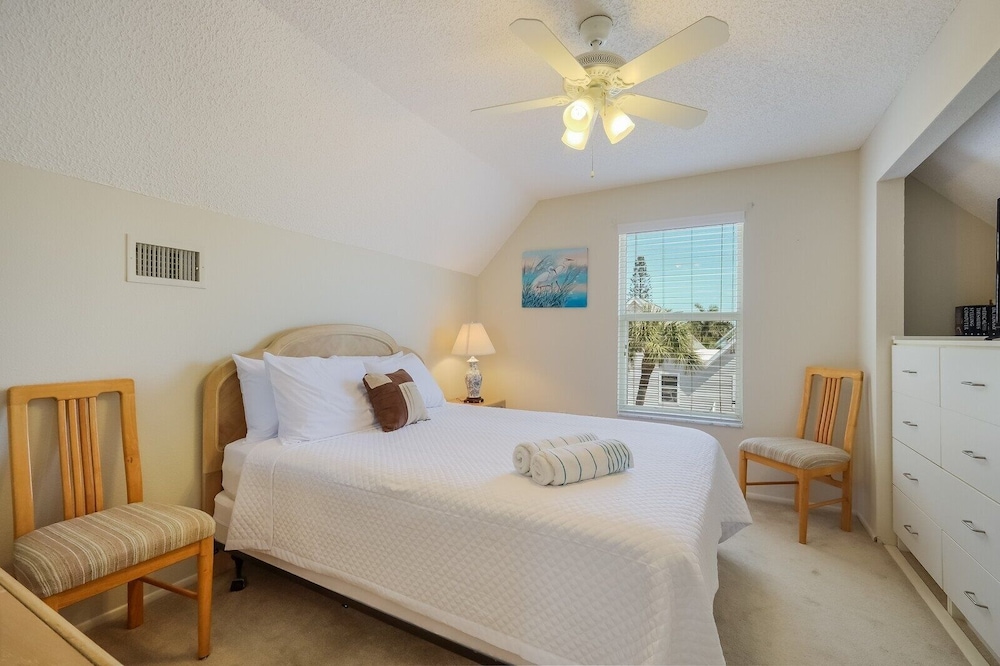 North Beach Paradise 3 Bedroom Townhouse by RedAwning view 5
