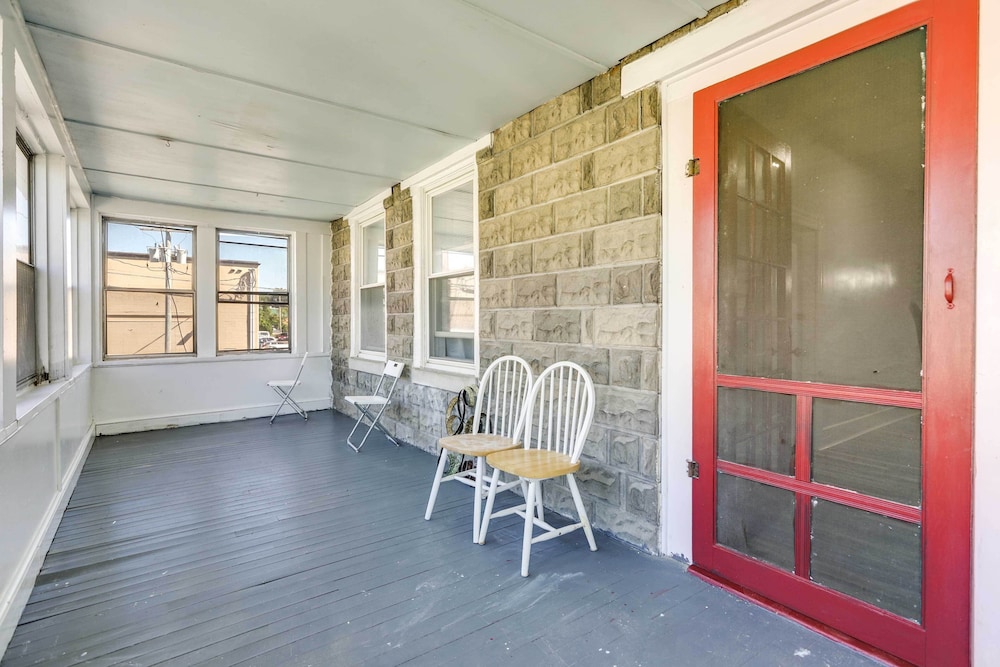 Charming Stoughton Apartment: 20 Mi to Boston