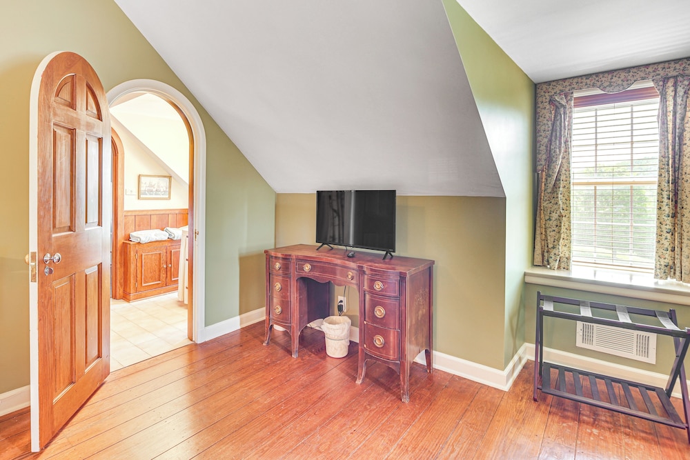 Expansive Retreat on 280 Acres in Lake Placid!