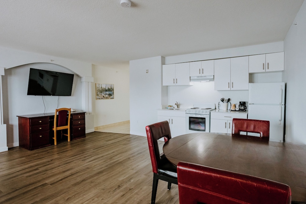 Western Budget Motel Plus Mosaic Suites