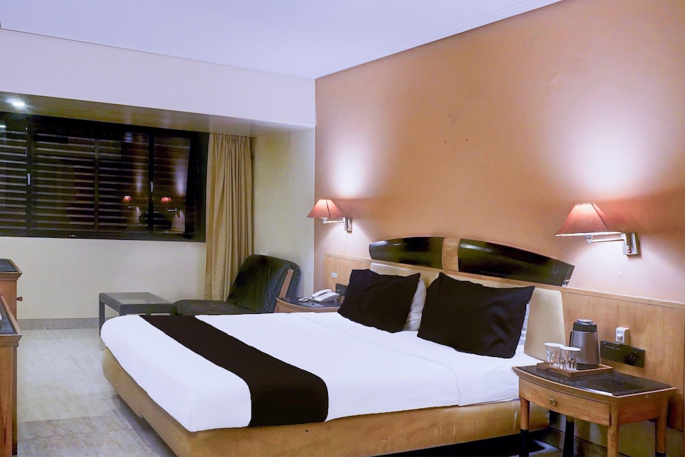 Premium Room Near Pataleshwar Temple, Pune