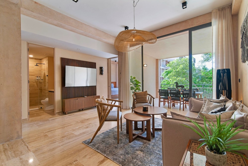 Corasol Modern Apt with Terrace