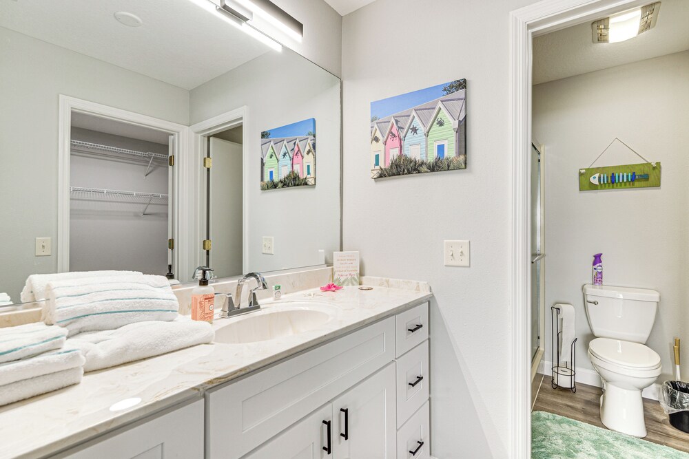 6 Mi to Lake Sumter Landing: Home w/ Perks!