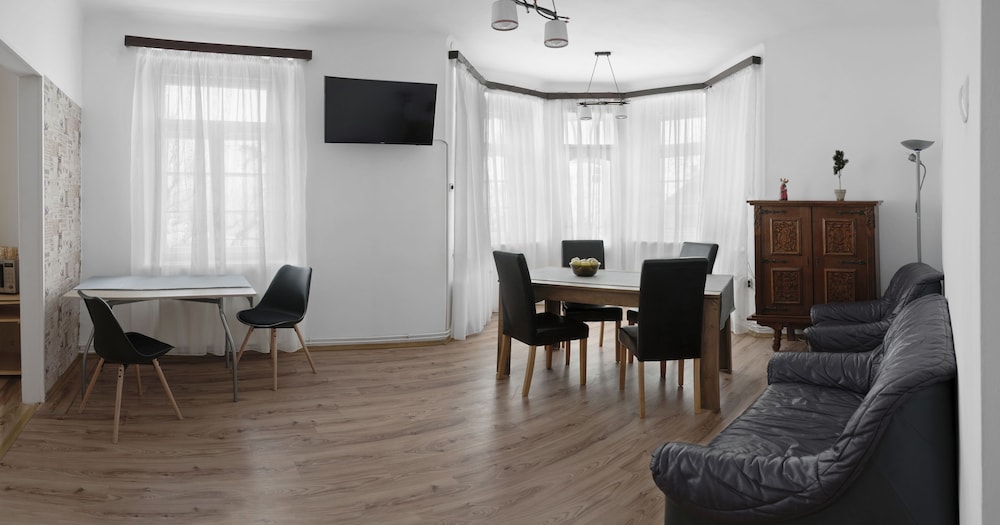 Iezer Residence