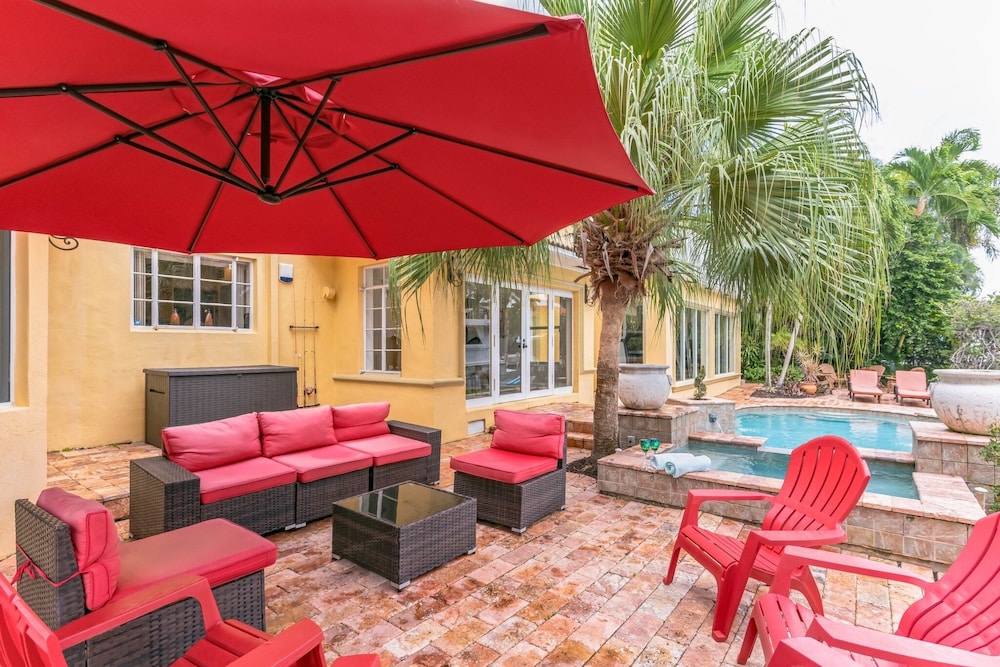 Multi-million Dollar Waterfront Villa 4 Bedroom Villa by RedAwning - Image 3