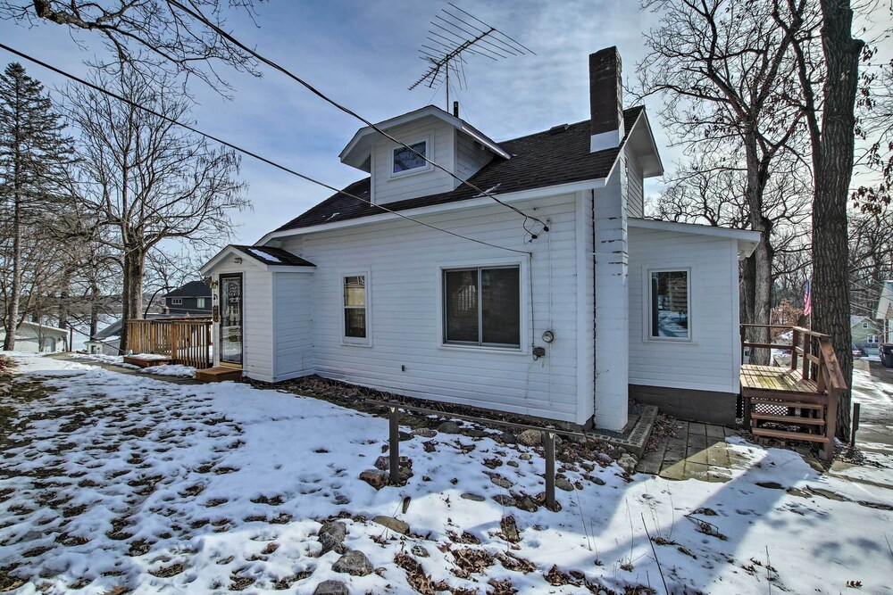 Charming Lake Ripley Cottage w/ Water View! view 3