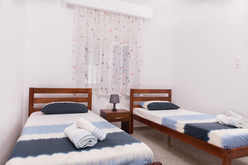 Demi Studios photo 2