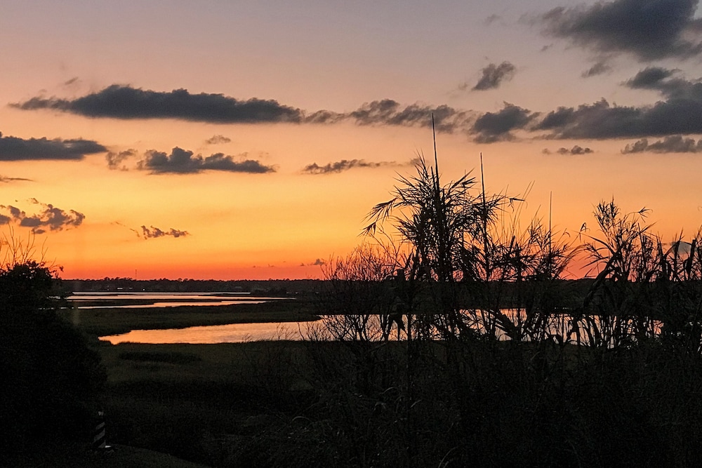Walk to Beach: Duplex in North Topsail Beach!