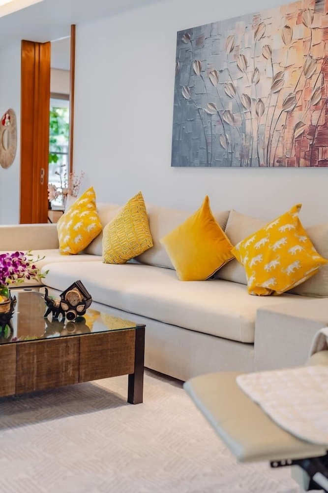 Elegant Beachfront 3BR Condo at Pearl of Naithon