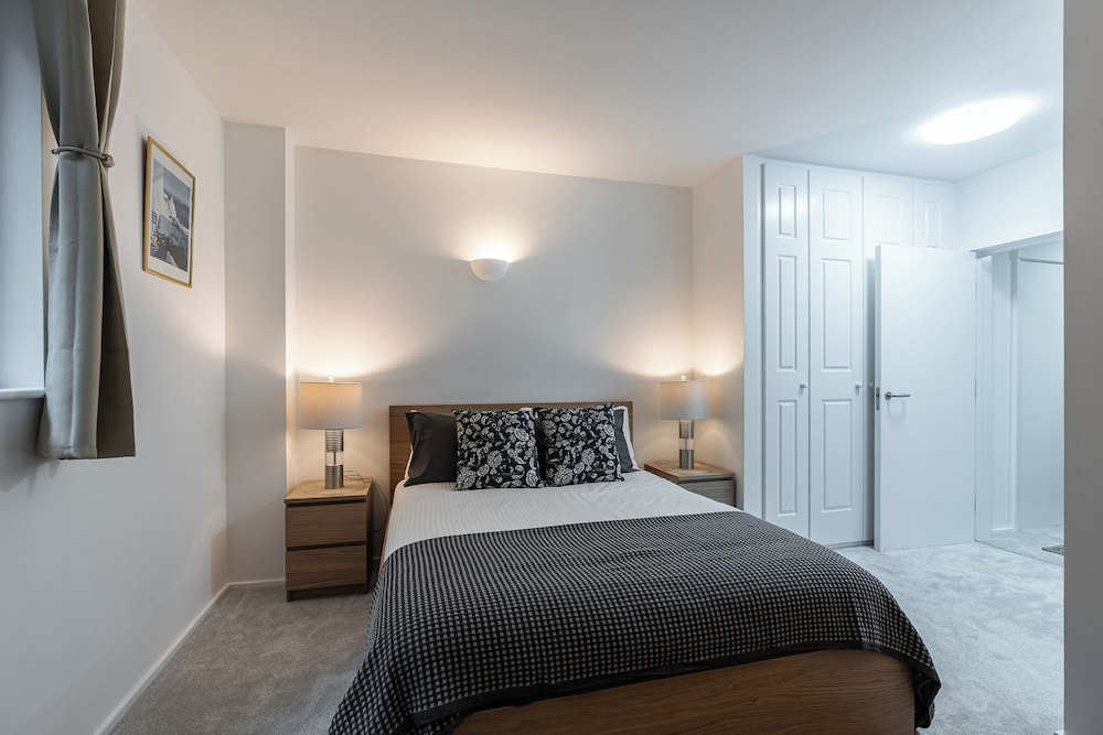 Duplex 2BR 2BA Flat Near Gloucester Rd Station