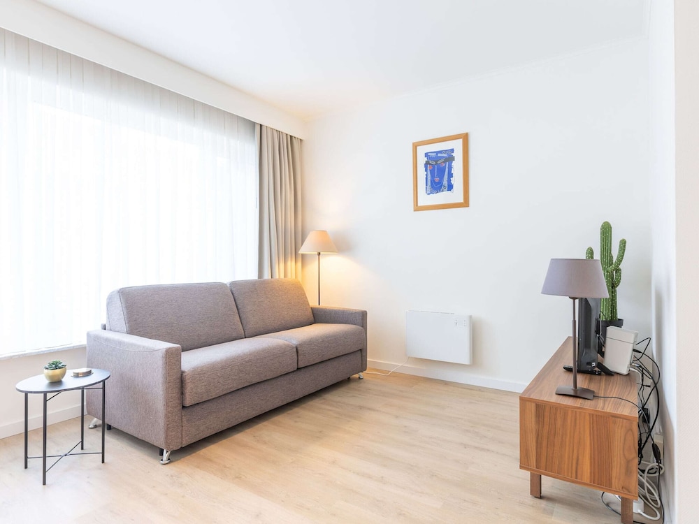 Spacious Studio Near Seafront