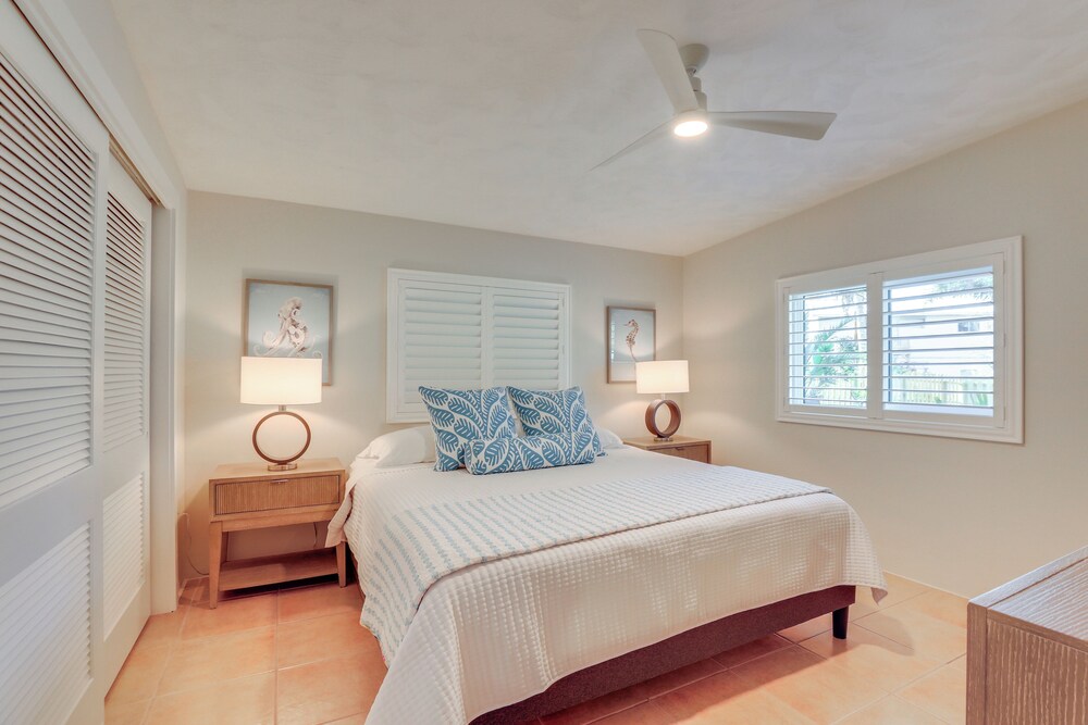 Walk to Beach: Pet-friendly Oasis on Manasota Key!