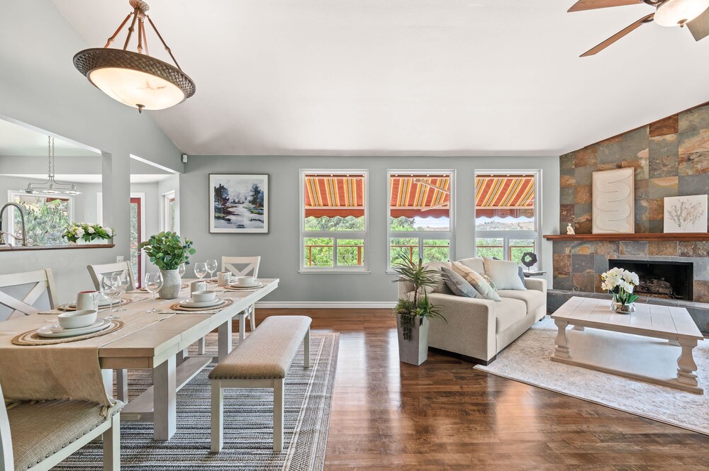 Mountain View Family Retreat w Game Room Scenic Decks