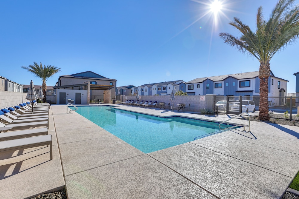 Community Pool & Hiking Trails: Deer Valley Condo