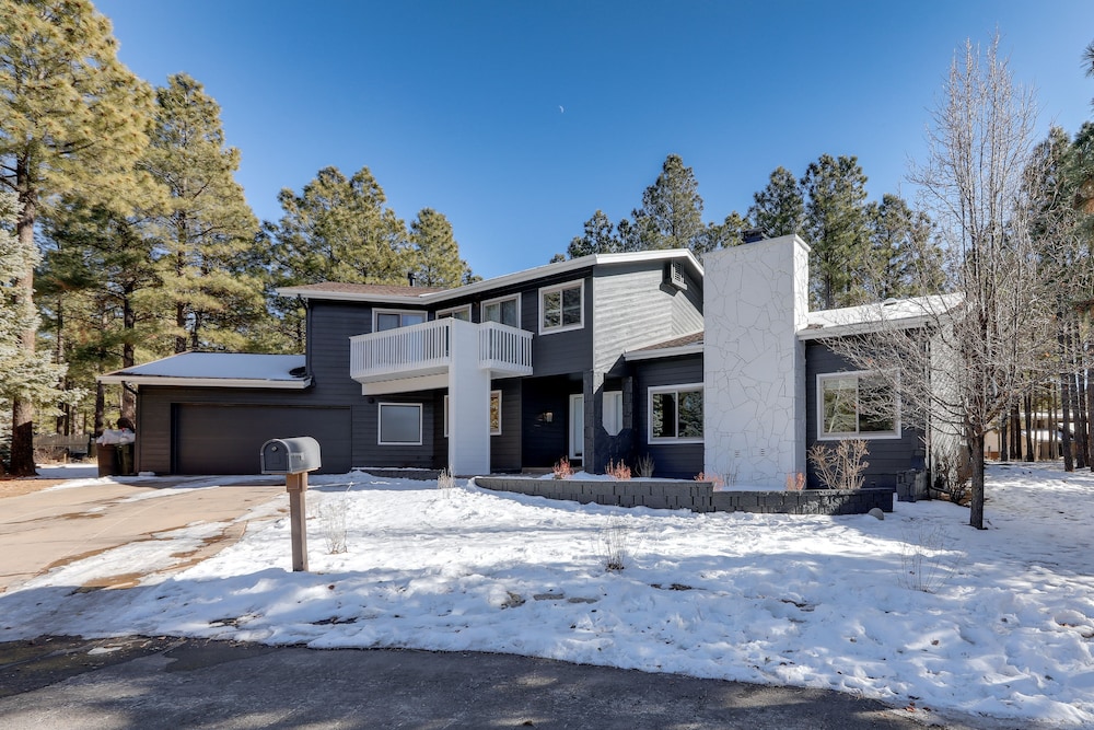 Chic Flagstaff Retreat w/ Fireplace & Patio! view 5