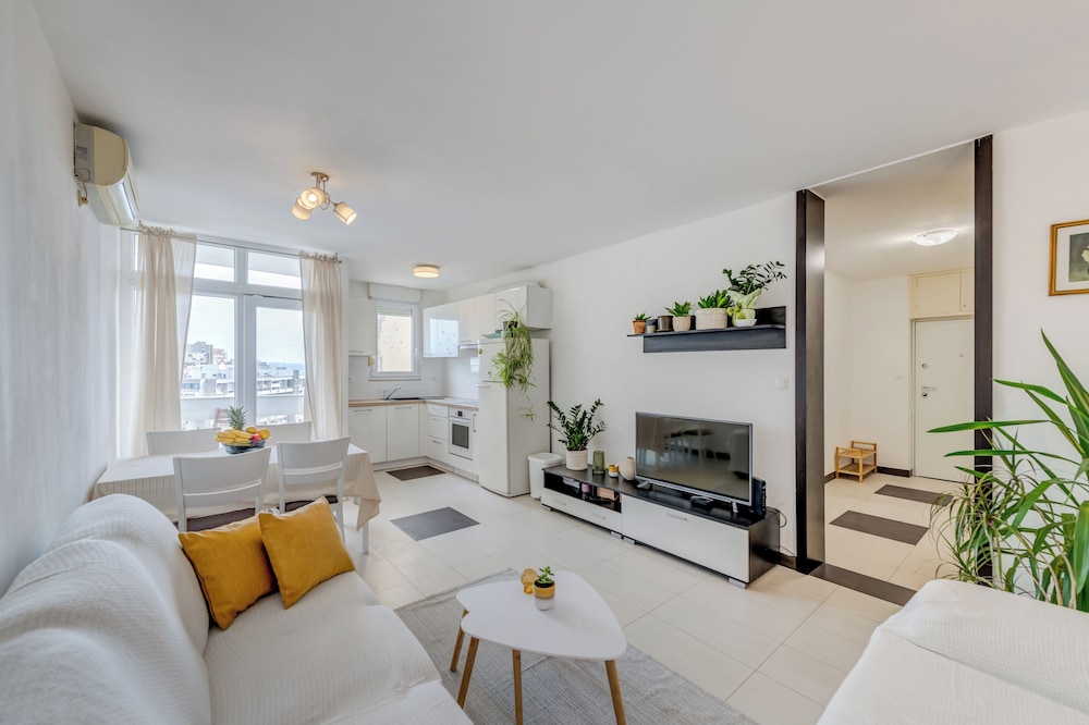 Vuvuzela Bay, Three-Bedroom Apartment