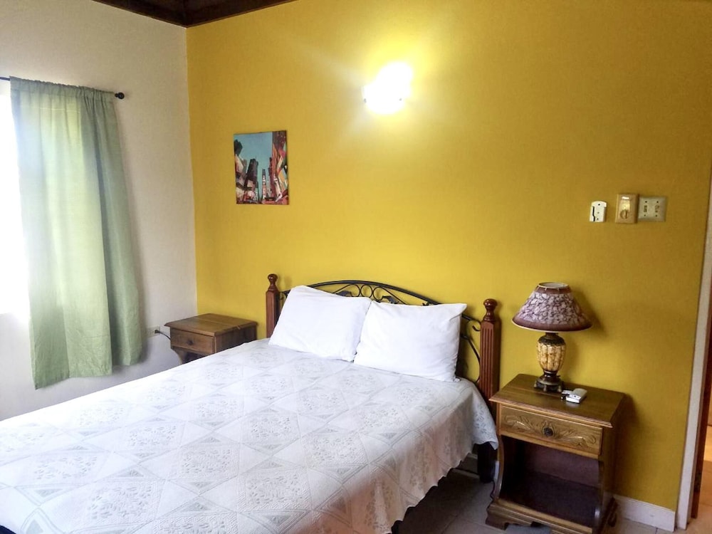 Captivating 3-bed House in Trelawny, Jamaica view 3