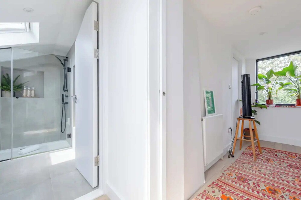 Bright & Beautiful 1BD Flat - Hackney Central