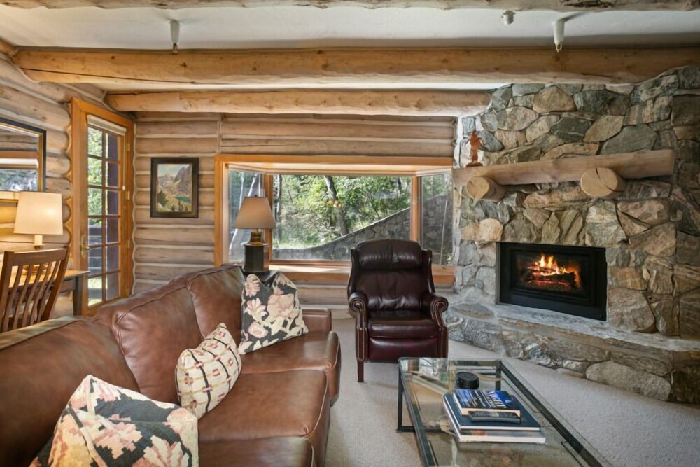 Pine Inn 9 - Two Bedroom with Spa Trail's End Lodge 2 Condo