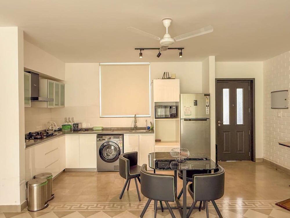 Modern 2BR w Pool Near Candolim and Coco Beach