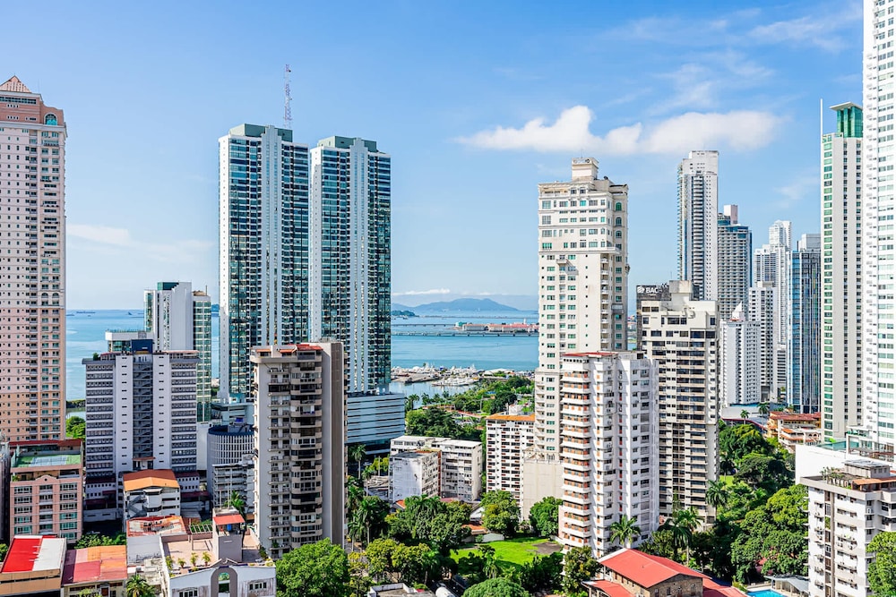 w Brilliant 1BR w Beautiful View in Calle 50