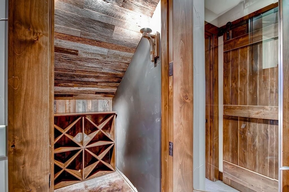Three Sisters Lookout 5 Bedroom Home