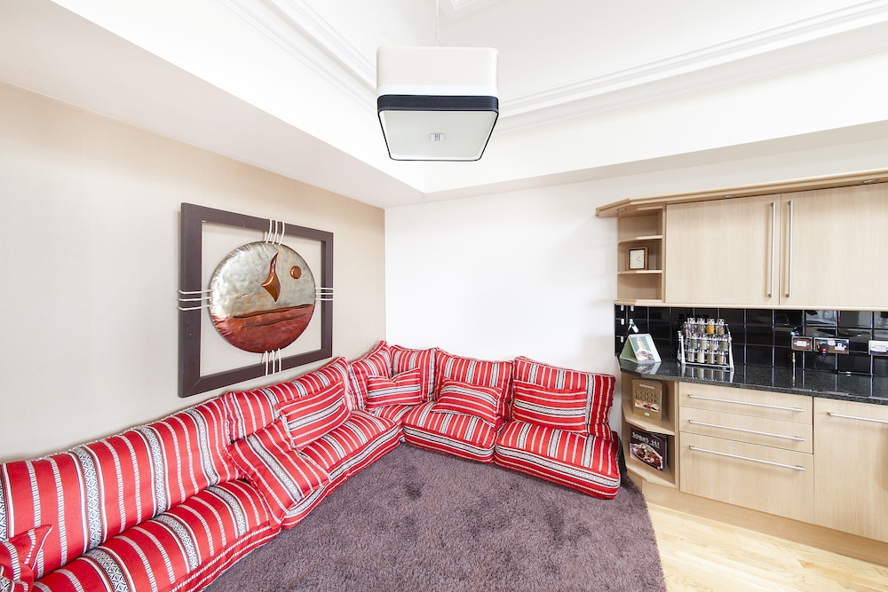 Burnets Apartments
