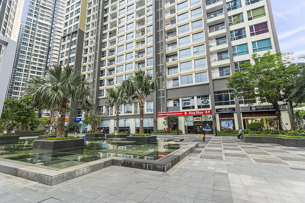 Apartment Landmark 81 by Urban Home