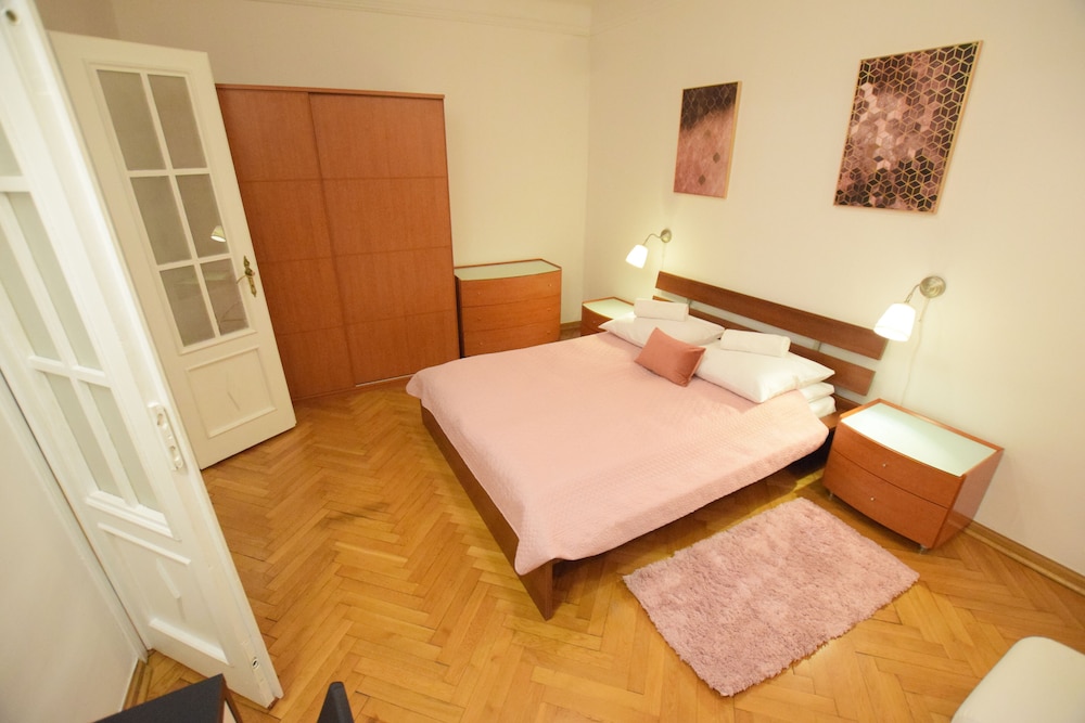 Elegant Apartment Universitas view 5