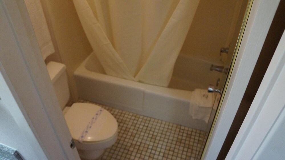 Travelers Inn