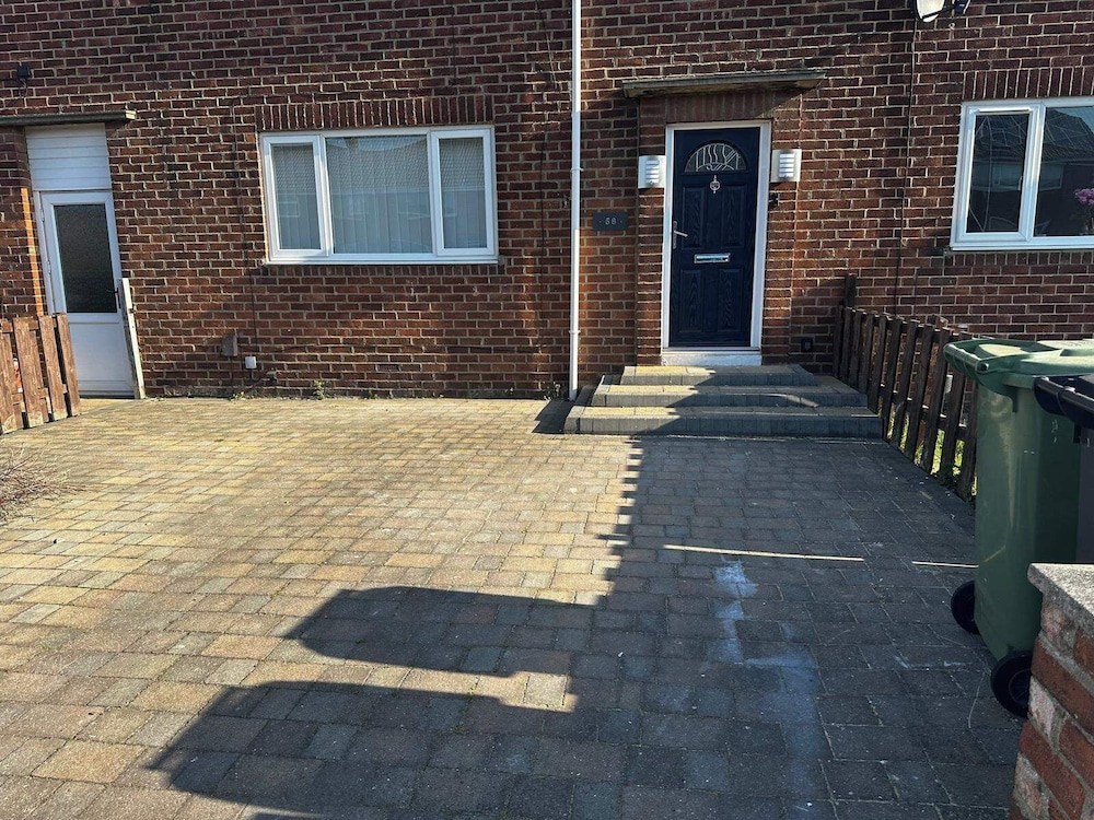 Hartlepool - House - Sleeps 5 - Parking