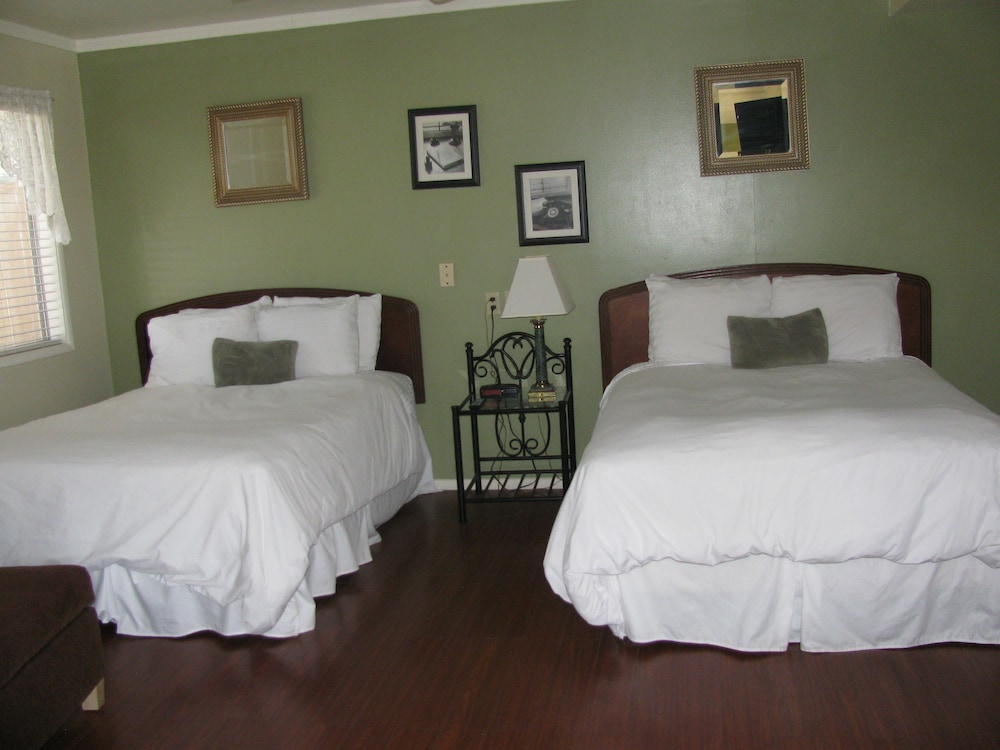 Bishop Vacations - El Rancho Motel - Property Image 25