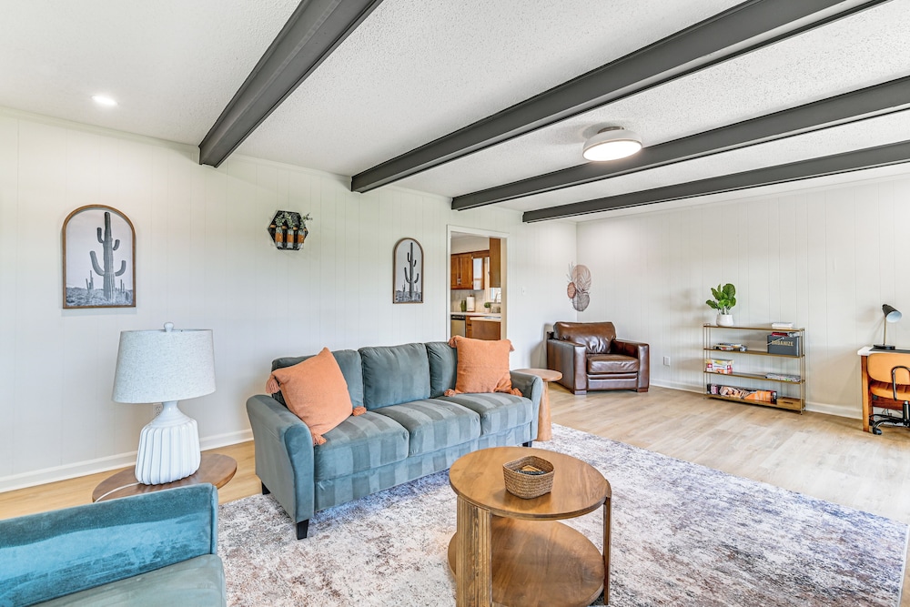 Pet-friendly Home w/ Yard, 1 Mi to Decatur Mall