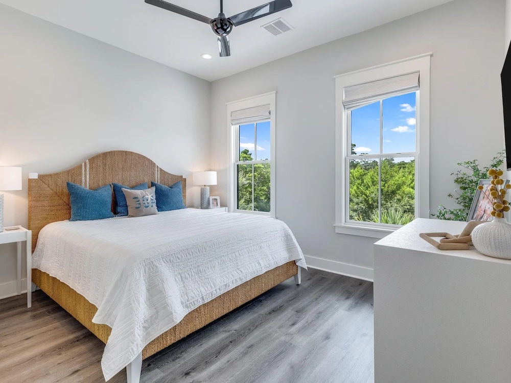 Honeybee by Southern Vacation Rentals