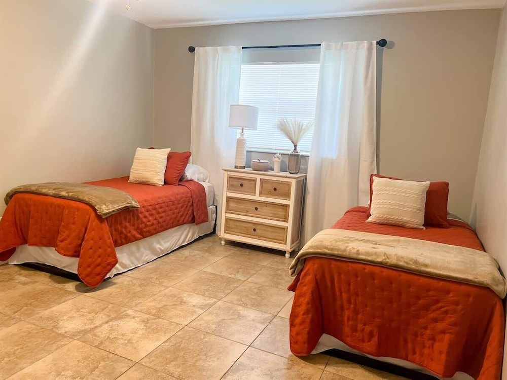 Cozy 2 Bedroom Home, Dade City! #2