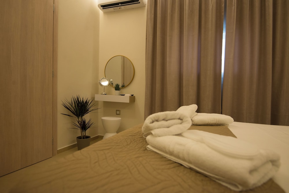 SIDONIA SUITE