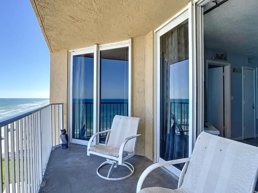 Oceania Beach Club