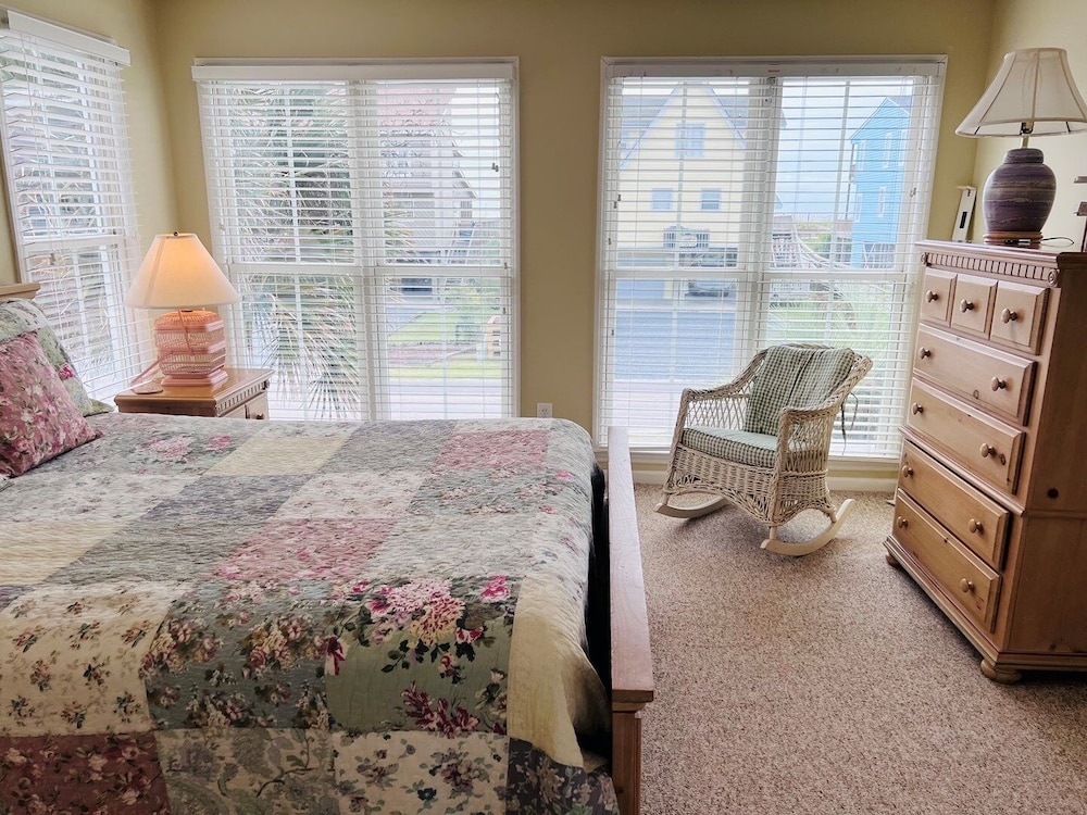 Myrtle Beach Vacations - Le Tournesol 4 Bedroom Home by RedAwning - Property Image 4