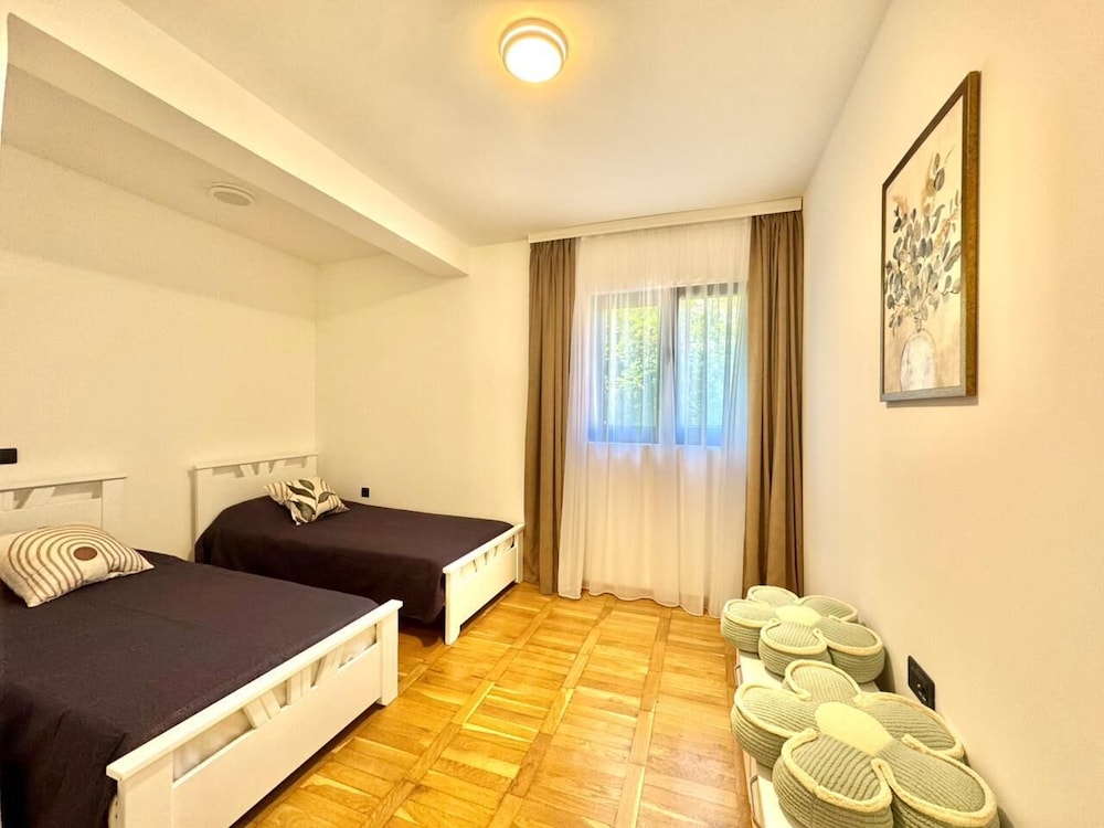 Sunny Bay Apartments