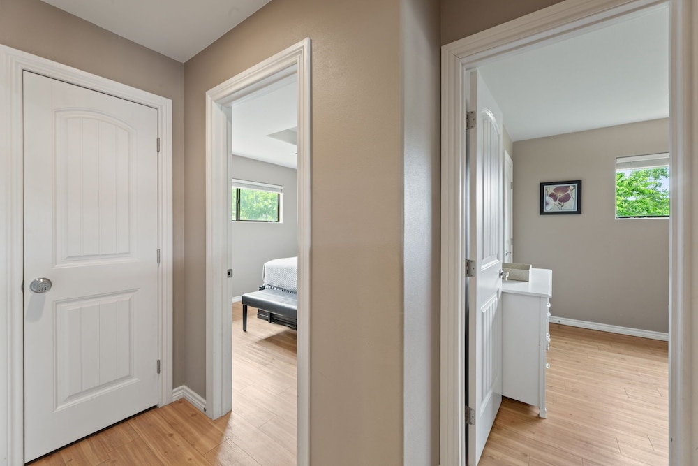 Chardonnay Haus - Unit C