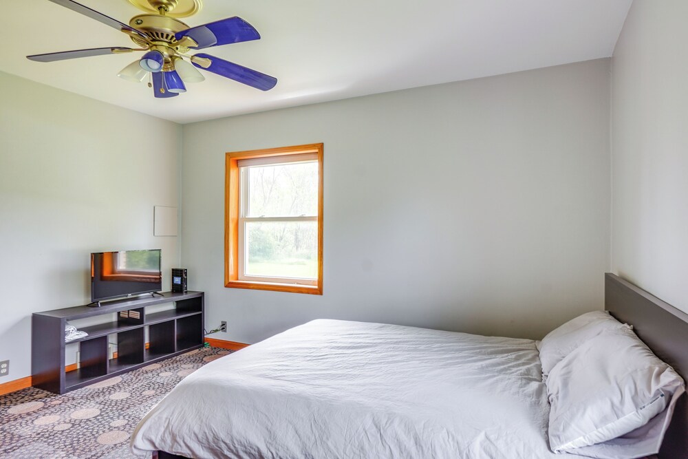 Pet-friendly New Berlin Retreat w/ Patio & Yard! view 4