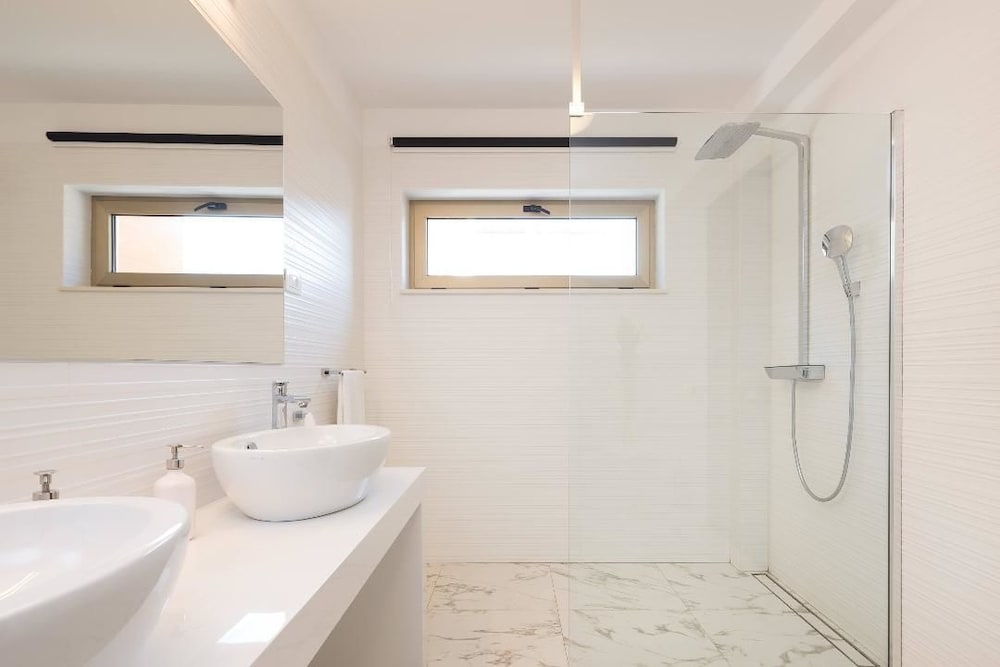 Villa Gloss