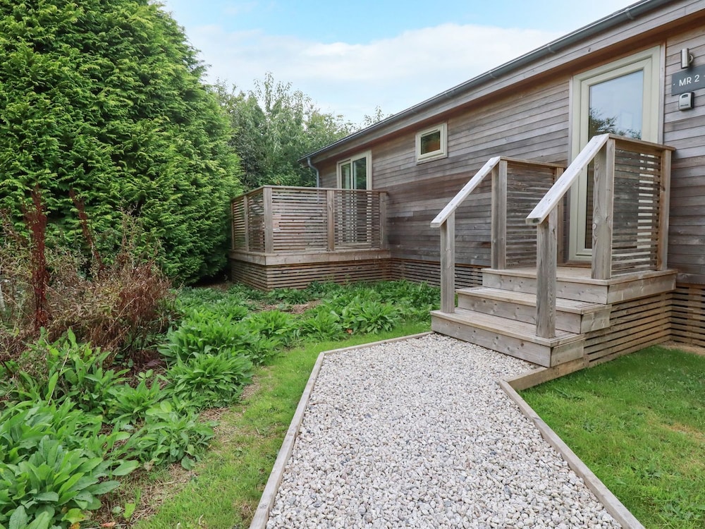 2 Meadow Retreat