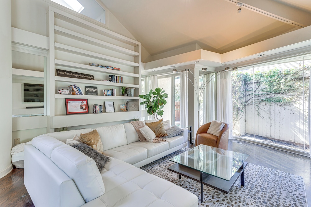 1 Mi to OU! Group Getaway w/ Game Room, Pool