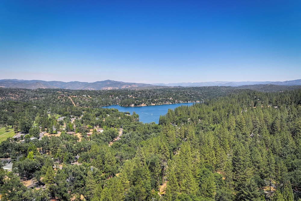 Groveland Vacation Rental Near Pine Mountain Lake!