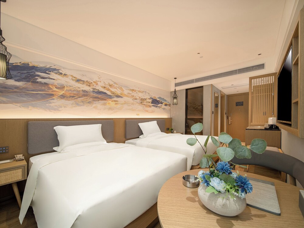 Trendy Romantic Hotel Guangzhou Panyu Qiaonan Aoyuan Plaza Branch - Free Deliver Service to Canton Fair Complex During Canton Fair Period