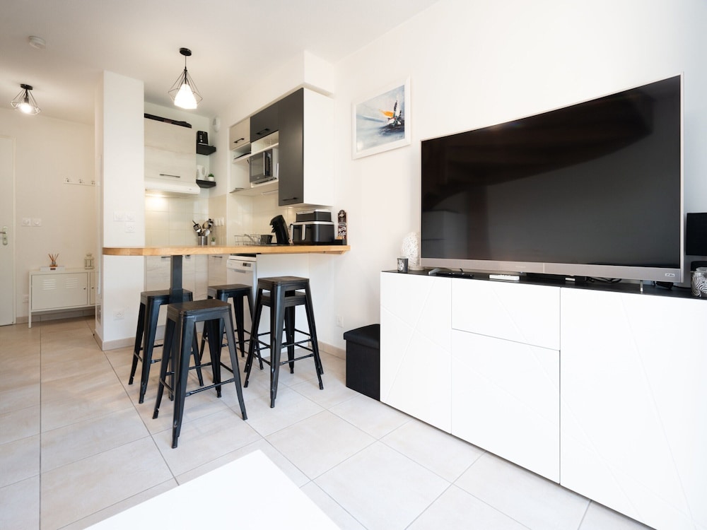 Bright Villa by the Valras Sea