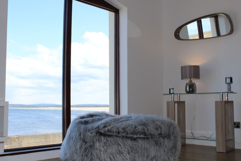 Beachfront Panoramic Seaview Free Wifi & Parking