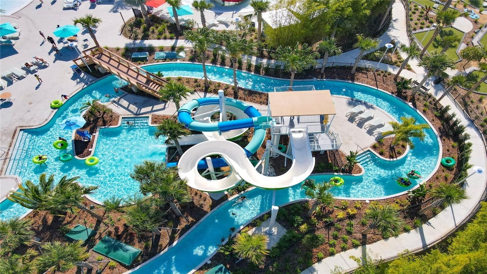 Relax in Style Pool, Resort Amenities, Near Disney